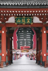 Kaminarimon giant lantern in Asakusa
